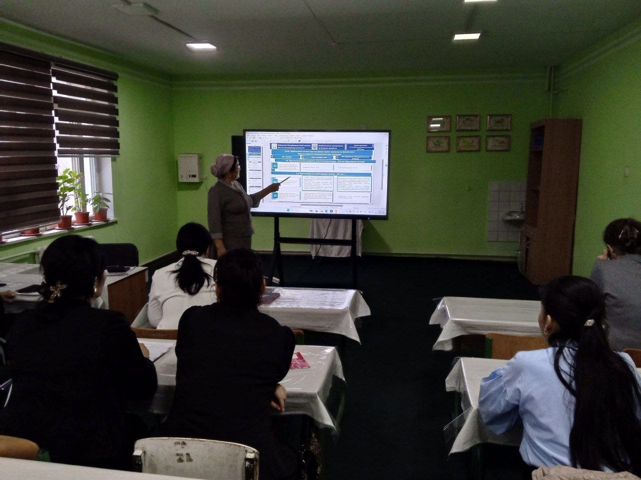 Qo'shko'pir tuman 1-son kasb-hunar maktabi pedagog xodimlariga  Adliya vazirligidan 2024 yil 12 noyabrda  3572-son bilan ro'yxatdan o'tkazilgan "O'rta maxsus va professional ta'lim muassasalarida pedagog xodimlar ish faoliyati