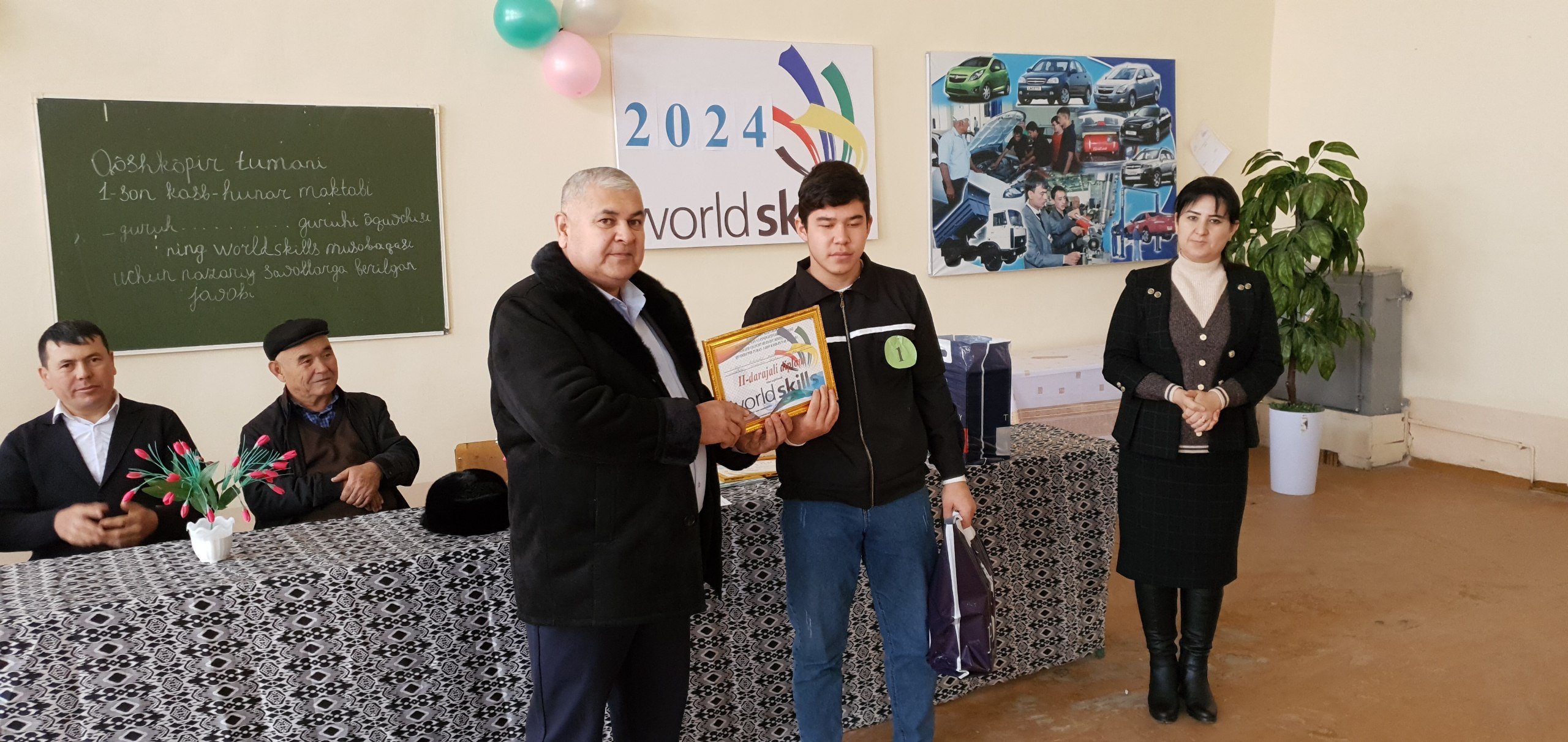 orazm viloyati Qo‘shko‘pir tuman 1-son kasb-hunar maktabida "Worldskills-2024" musobaqasi bo‘lib o‘tdi.   🚕🚗 Musobaqada "Avtomabillarga texnik xizmat ko‘rsatish" kasbi bo‘yicha taxsil olayotgan o‘quvchilar kasb maxorati bo‘yicha bellashdilar.