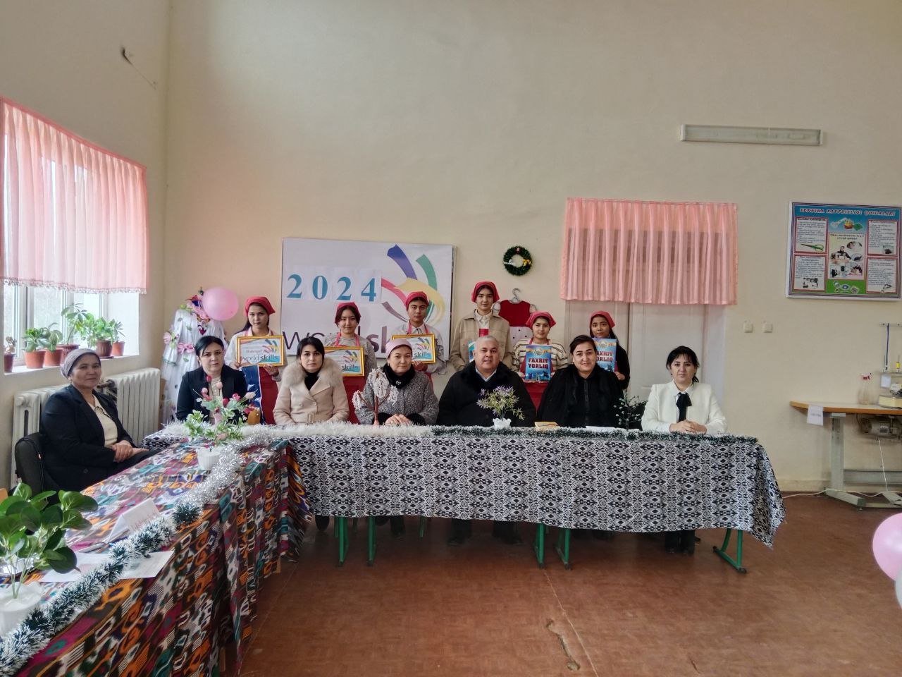 Xorazm viloyati Qo‘shko‘pir tuman 1-son kasb-hunar maktabida "Worldskills-2024" musobaqasi bo‘lib o‘tdi.   👗👚Musobaqada "Tikuvchi" kasbi bo‘yicha taxsil olayotgan o‘quvchilar kasb maxorati bo‘yicha bellashdilar.