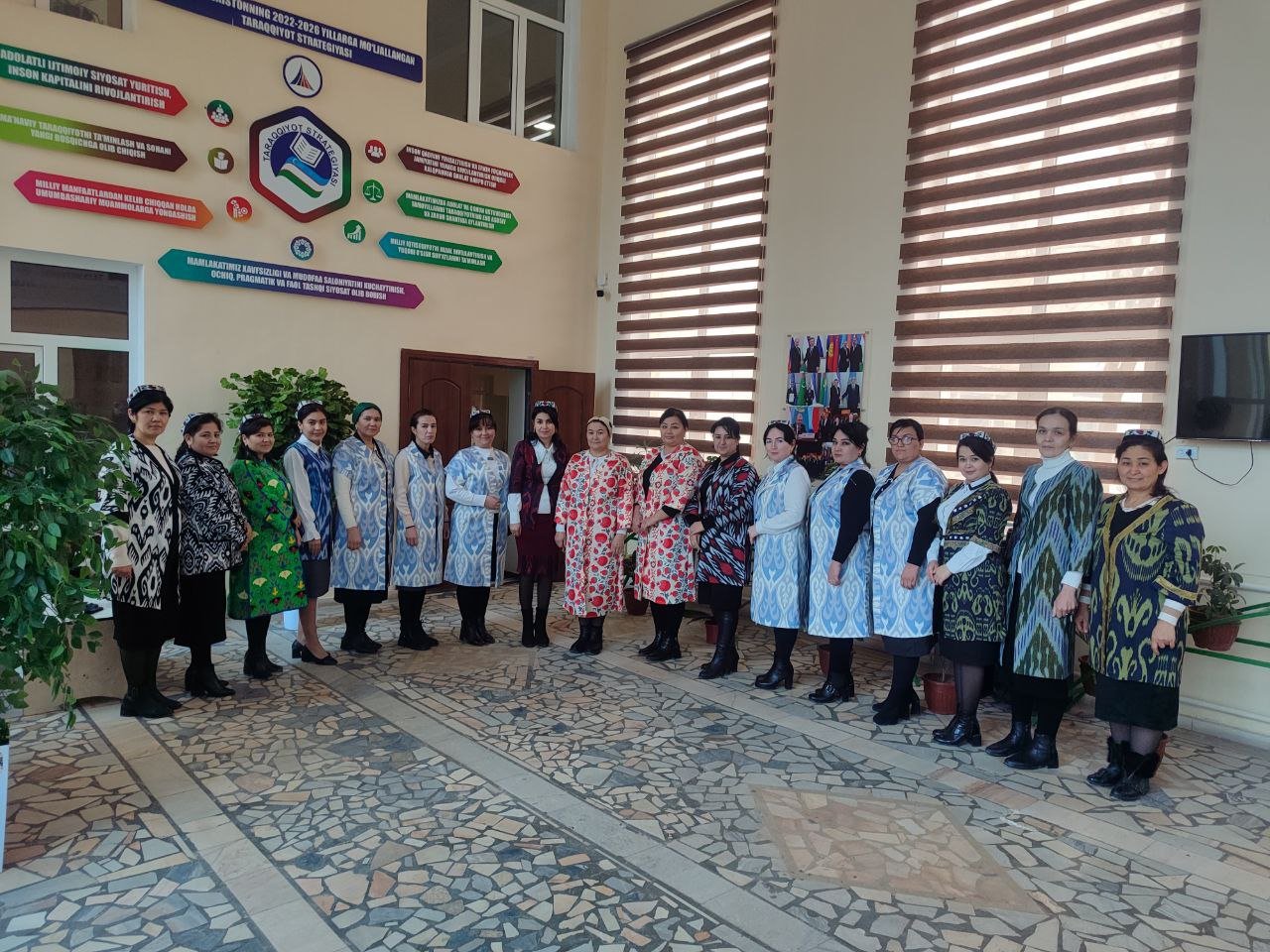 Bugun, Qoʻshkoʻpir tuman 1-son politexnikumi xodimlari  o'zbеkona kiyinish madaniyatini targ'ib qilish, milliy an'ana, urf-odat va qadriyatlarimizni ulug'lash maqsadida bugungi ish kunlarini milliy liboslarda boshladilar.