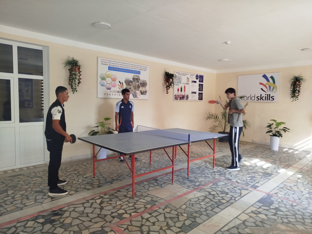 Qo'shko'pir tuman 1-son politexnikumida 5-tashabbus olimpiadasi bo'yicha sportning stol tennisi bo'yicha musobaqa o'tkazildi. 6-2024 va 3-2025 guruh o'quvchilari o'zaro bellashdi. 6-2024 guruhi o'quvchisi g'olib bo'ldi.