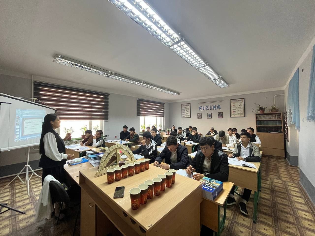21-oktabr kuni Zaripova Irodaning 6-2025 "Traktor -mashinist" guruhida Fizika fanidan boʻlib oʻtgan ochiq dars foto suratlari.
