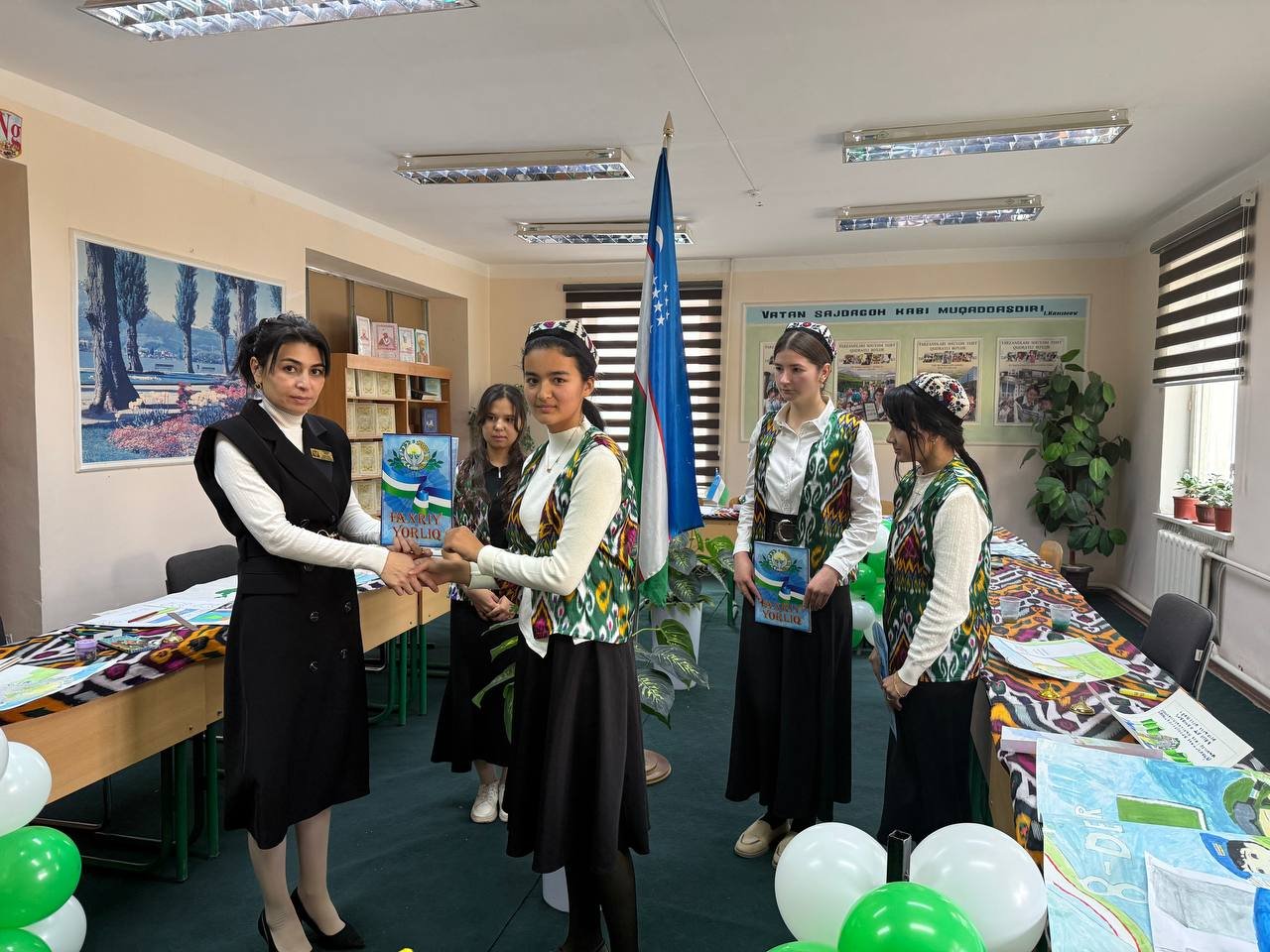 o'shko'pir tuman 1-son politexnikumida Davlat bayrog'i qabul qilingan kun munosabati bilan rasmlar tanlovi bo'lib o'tdi.
